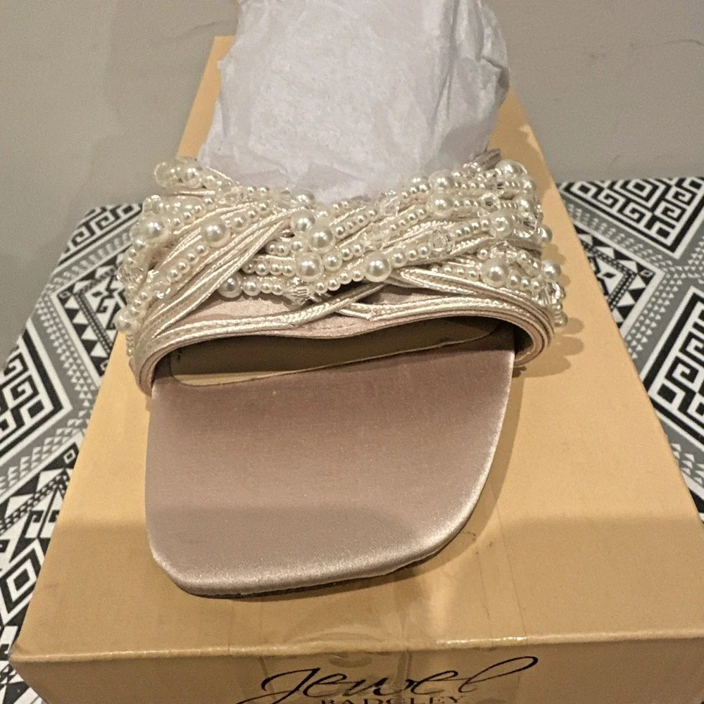 Badgley Mischka Size 10 Fallon Pearl Embellished Block Sandals Champagne Satin